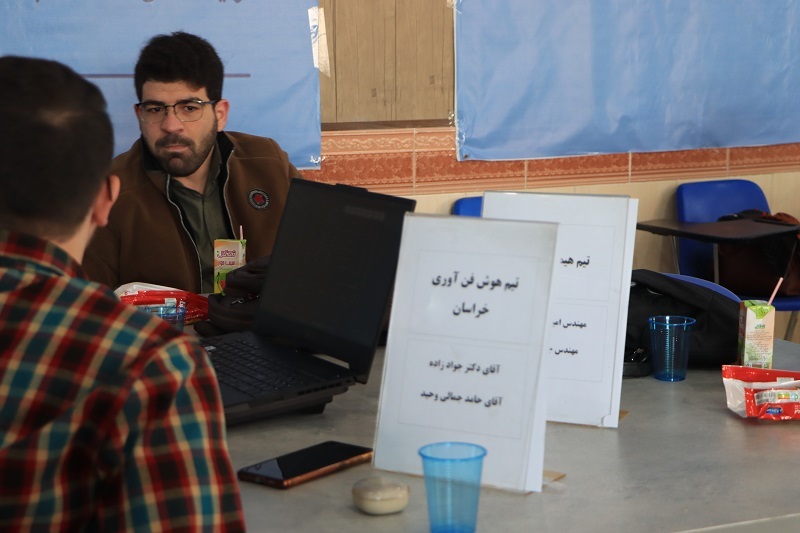 پرچم انقلاب اسلامی در مقابل همه مستبدان عالم بالاست/ با خودباوری و خداباوری بزرگترین کارها را رقم میزنیم پرچم انقلاب اسلامی در مقابل همه مستبدان عالم بالاست/ با خودباوری و خداباوری بزرگترین کارها را رقم میزنیم