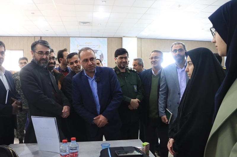 پرچم انقلاب اسلامی در مقابل همه مستبدان عالم بالاست/ با خودباوری و خداباوری بزرگترین کارها را رقم میزنیم پرچم انقلاب اسلامی در مقابل همه مستبدان عالم بالاست/ با خودباوری و خداباوری بزرگترین کارها را رقم میزنیم