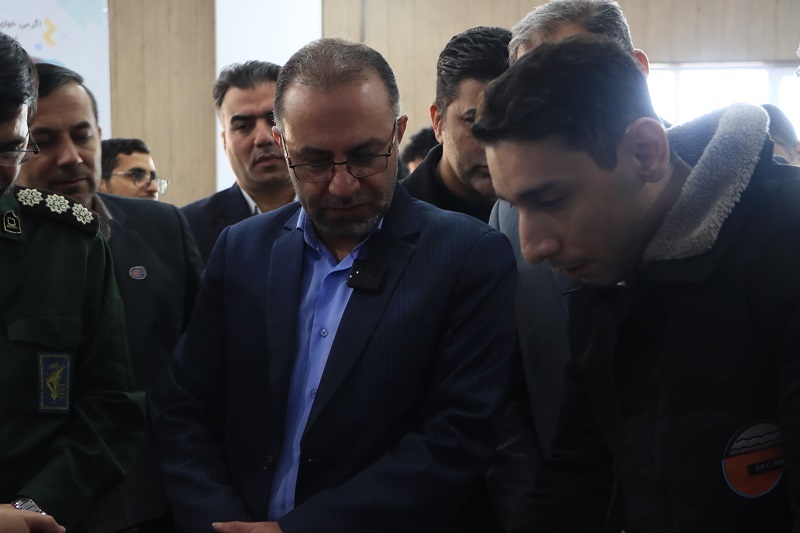 پرچم انقلاب اسلامی در مقابل همه مستبدان عالم بالاست/ با خودباوری و خداباوری بزرگترین کارها را رقم میزنیم پرچم انقلاب اسلامی در مقابل همه مستبدان عالم بالاست/ با خودباوری و خداباوری بزرگترین کارها را رقم میزنیم