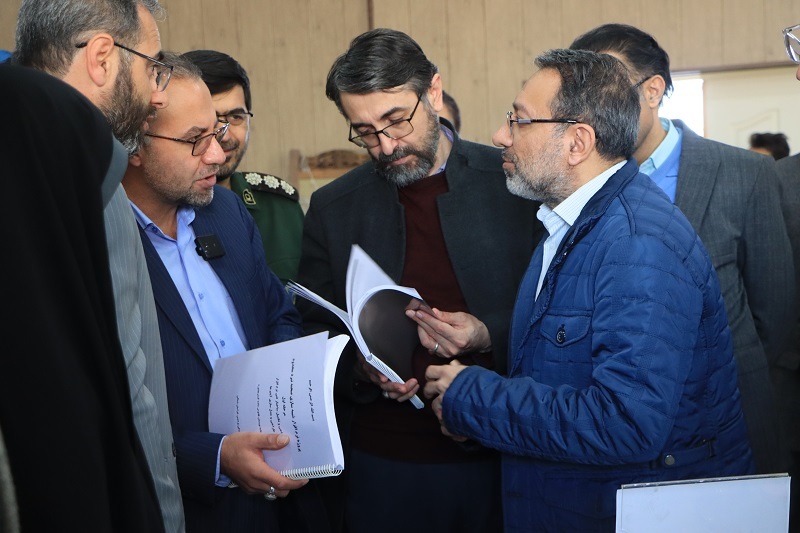 پرچم انقلاب اسلامی در مقابل همه مستبدان عالم بالاست/ با خودباوری و خداباوری بزرگترین کارها را رقم میزنیم پرچم انقلاب اسلامی در مقابل همه مستبدان عالم بالاست/ با خودباوری و خداباوری بزرگترین کارها را رقم میزنیم