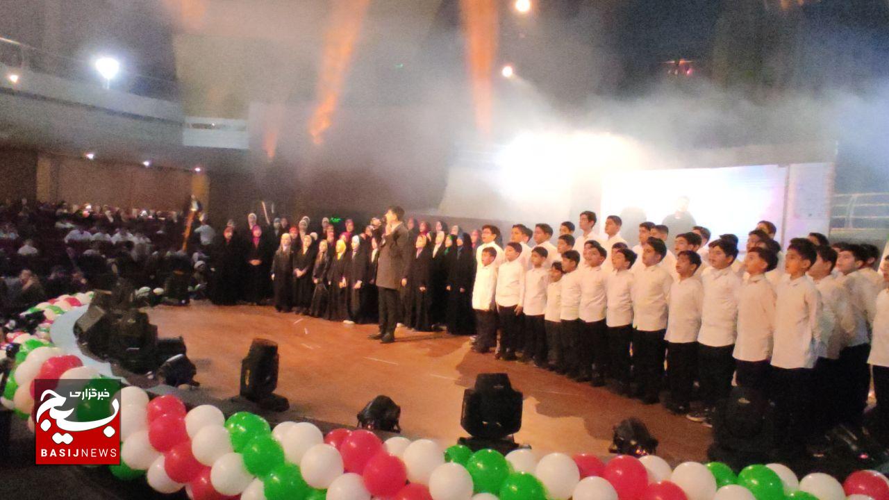 سومین جشن سرود فجر انقلاب اسلامی در رشت برگزارشد