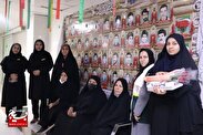 تقدیر بسیجیان پایگاه مقاومت بسیج خدیجه کبری (س)شهر اهرم از کادر درمان بیمارستان امام حسین (ع) به مناسبت دهه مبارک فجر