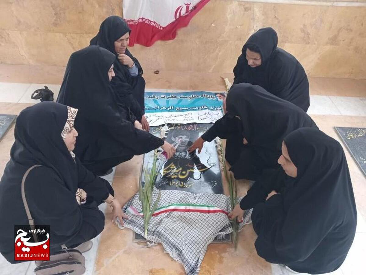 عطر افشانی مزار مطهر شهدا توسط بسیج خواهران روستای گلنگون تنگستان