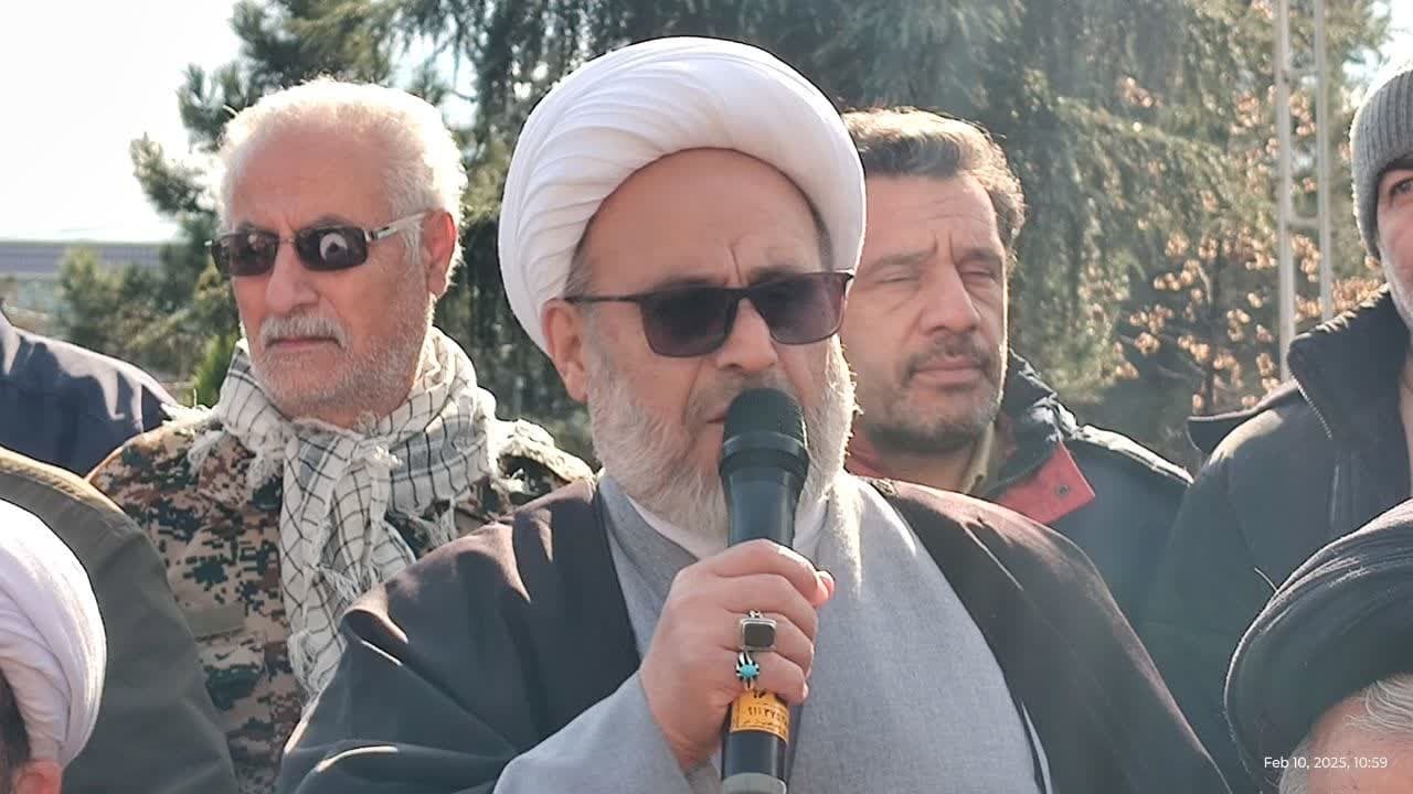 امام راحل با حمایت مردم تحول عظیمی در جامعه ما به وجود آوردند امام راحل با حمایت مردم تحول عظیمی در جامعه ما به وجود آوردند