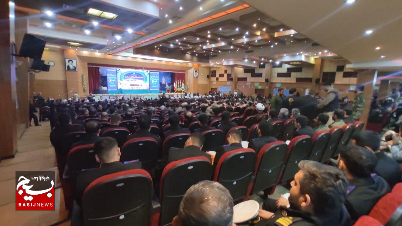 پاسداران نیروی زمینی سپاه تجلیل شدند پاسداران نیروی زمینی سپاه تجلیل شدند