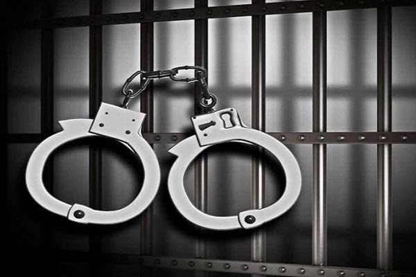 دستگیری سارق حرفهای داخل خودرو حین سرقت در ملایر
