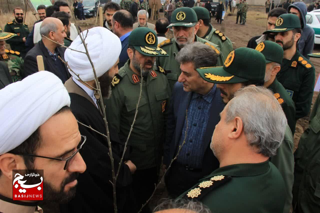 غرس ۵۰۰۰ نهال همزمان با مراسم سراسری درختکاری سپاه پاسداران انقلاب اسلامیمکان:اردوگاه قدس سپاه ناحیه رودسر #بسیج_ن