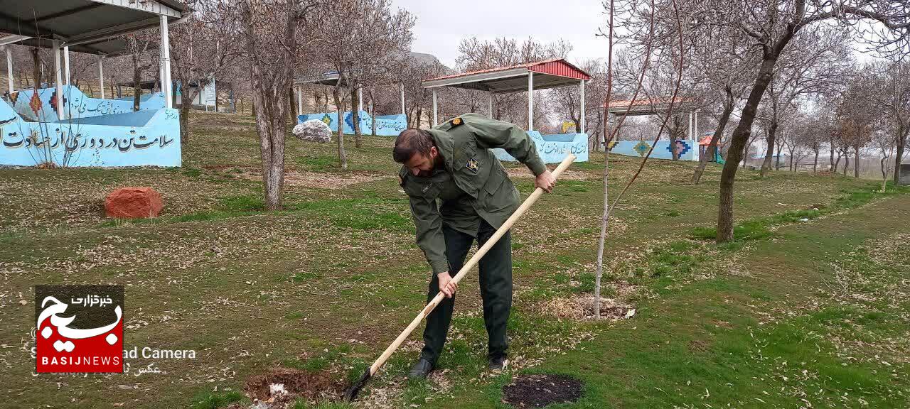 کاشت ۱۳۰۰۰ نهال در سلسله توسط سپاه و بسیج