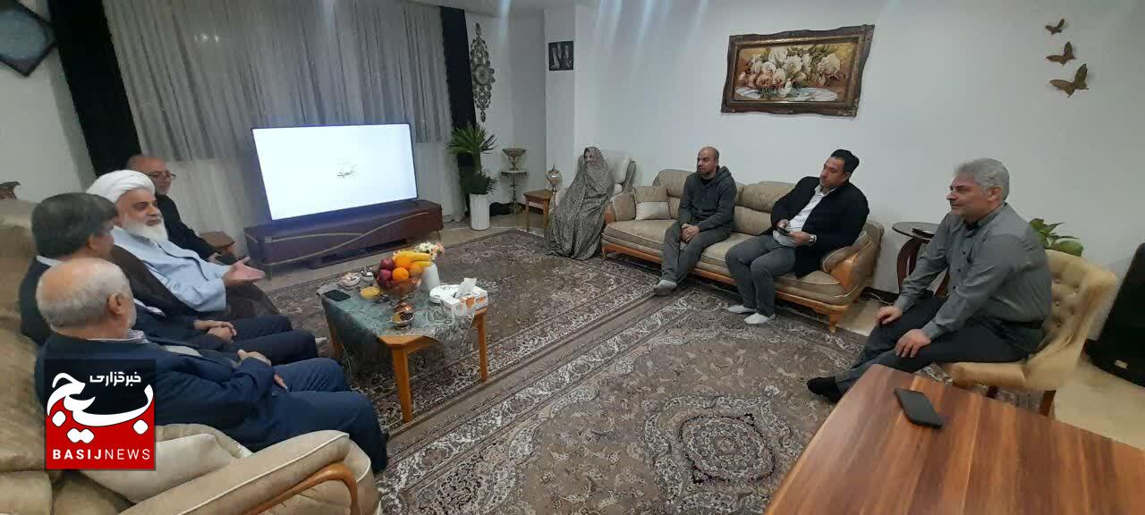 فرهنگ ایثار و شهادت رمز پیروزی ما در جنگ ۸ ساله تحمیلی است فرهنگ ایثار و شهادت رمز پیروزی ما در جنگ ۸ ساله تحمیلی است