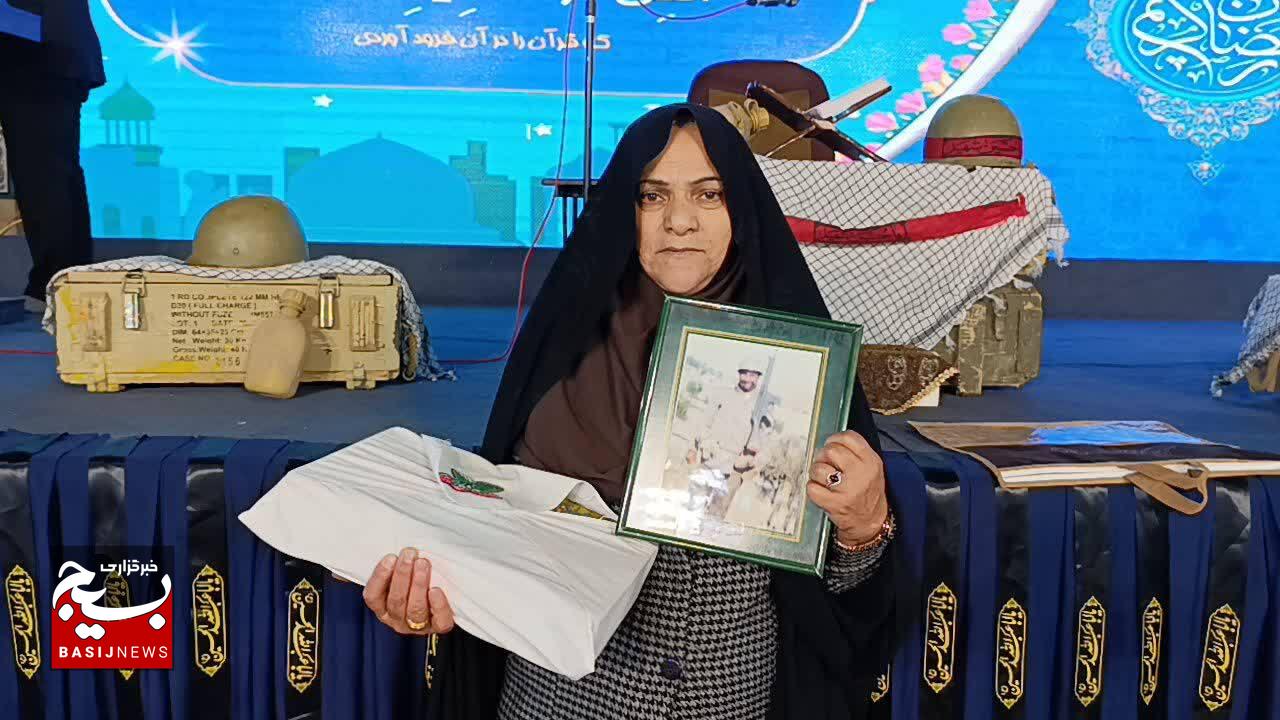 انقلاب اسلامی، جلوه‌ای از نور قرآن می باشد که با ایثار شهدا تداوم یافته است