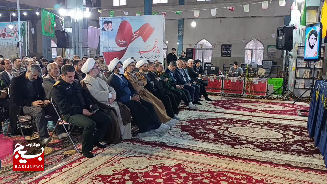 انقلاب اسلامی، جلوه‌ای از نور قرآن می باشد که با ایثار شهدا تداوم یافته است
