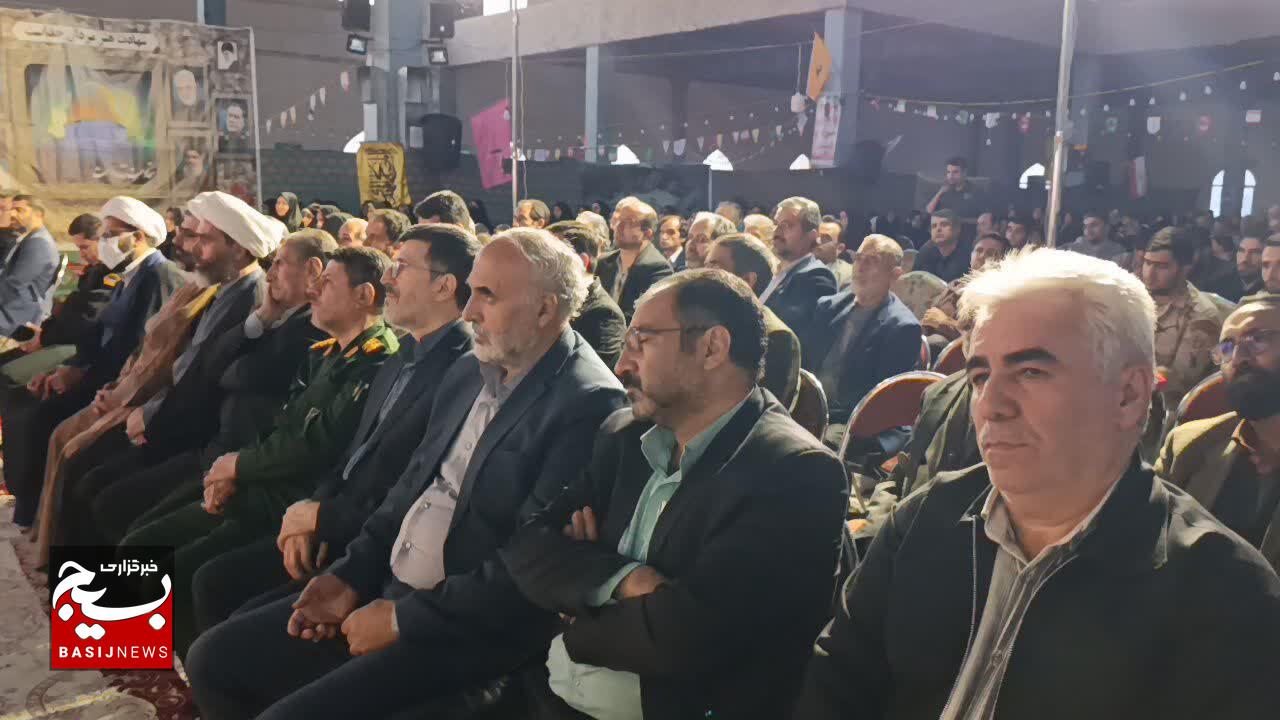 انقلاب اسلامی، جلوه‌ای از نور قرآن می باشد که با ایثار شهدا تداوم یافته است