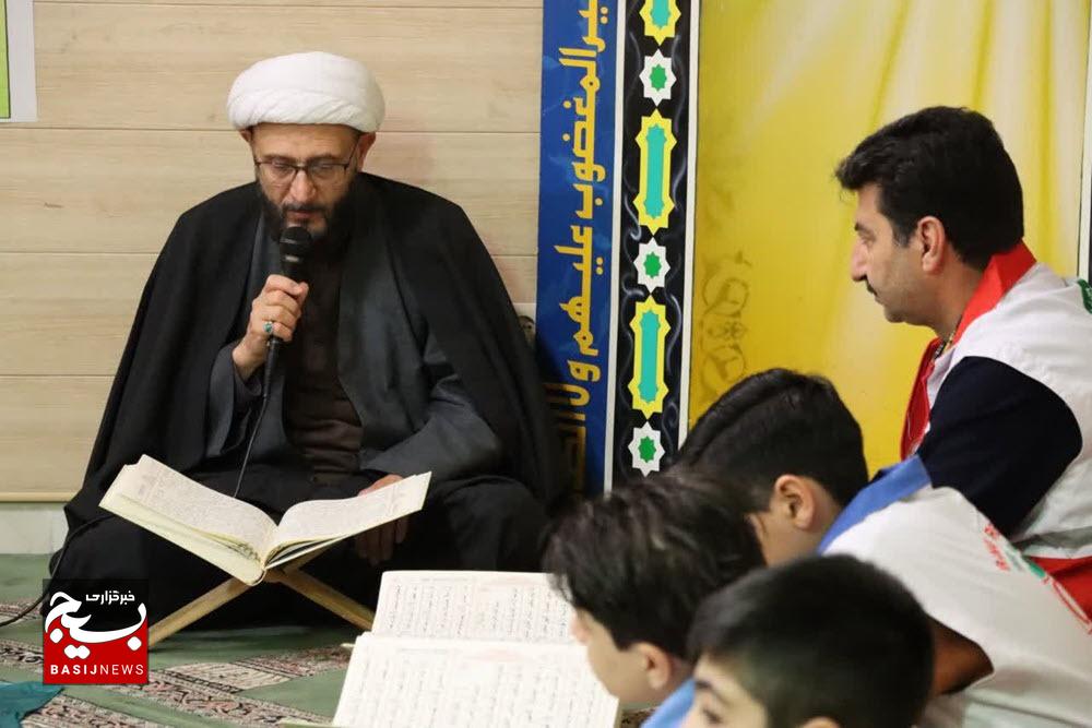 انسان برای رسیدن به سعادت باید عامل به  آیات الهی باشد