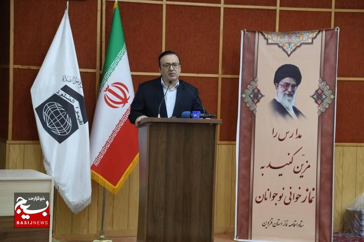 نماز بهترین جلوه ادب در برابر پروردگار است