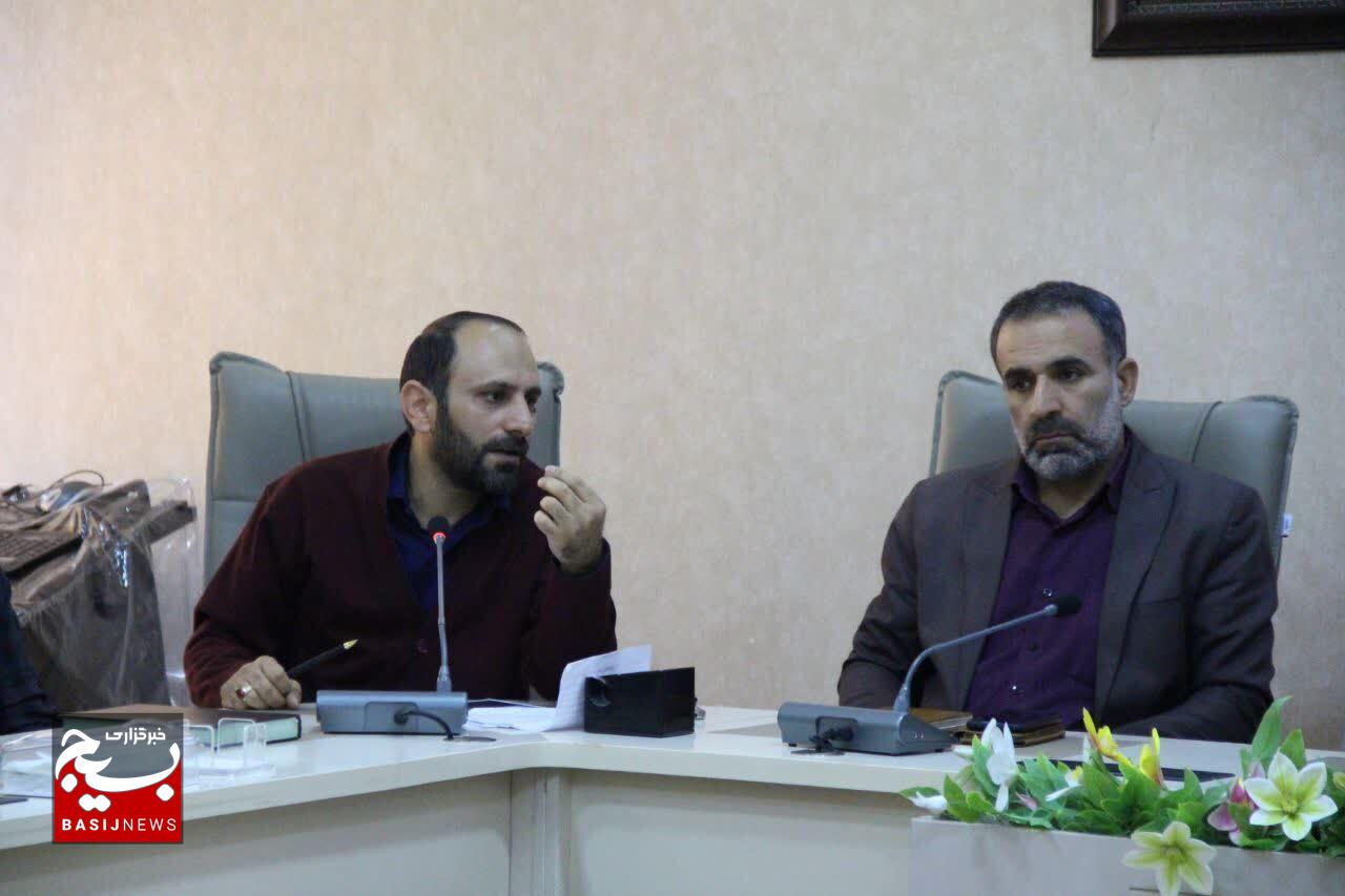 نویسندگان نقش اساسی در ارتقای فرهنگ جامعه دارند نویسندگان نقش اساسی در ارتقای فرهنگ جامعه دارند