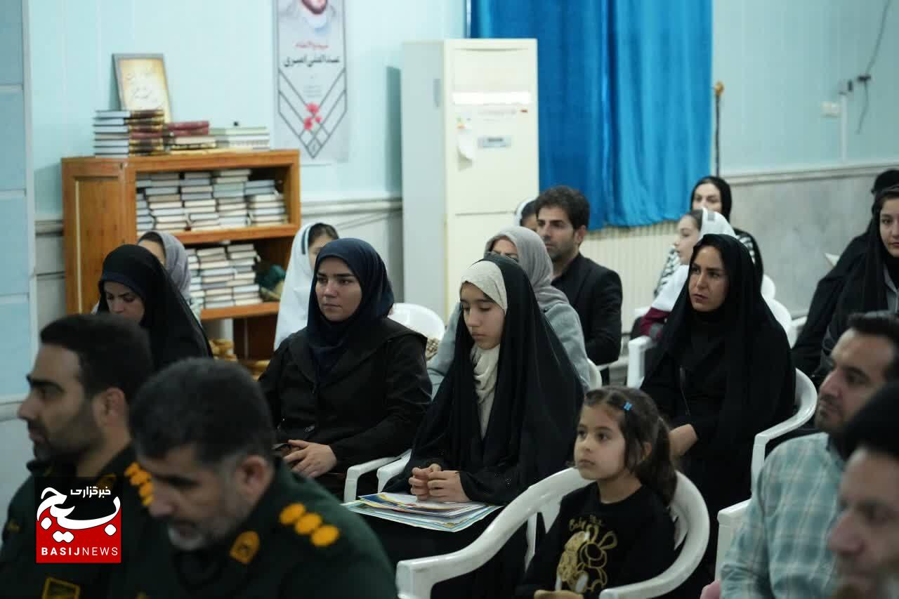 تجلیل از قهرمانان سپاه و بسیج لرستان با حضور نماینده ولی فقیه در استان لرستان و فرمانده سپاه استان تجلیل از قهرمانان سپاه و بسیج لرستان با حضور نماینده ولی فقیه در استان لرستان و فرمانده سپاه استان