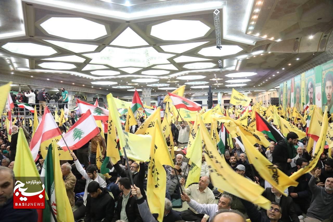 مراسم گرامیداشت شهید سیدحسن نصرالله و شهید سیدهاشم صفی‌الدین در مصلی امام خمینی(ره) تهران با حضور آحاد مردم و مسئولان