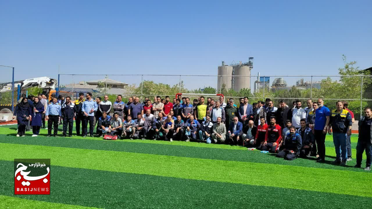 مسئول بسیج کارگران و کارخانجات قم از کارخانه سیمان نیزار بازدید کرد