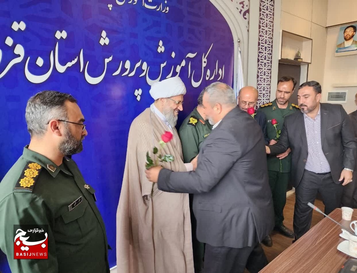 دیدار مسوولان سپاه استان با مدیرکل آموزش و پرورش استان قزوین و تجلیل از فعالان عرصه تعلیم و تربیت
