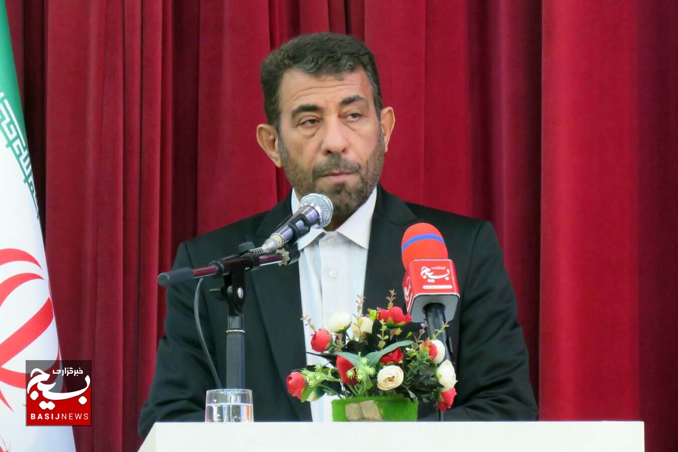 معلم محرک علم و مولد قدرت است معلم محرک علم و مولد قدرت است