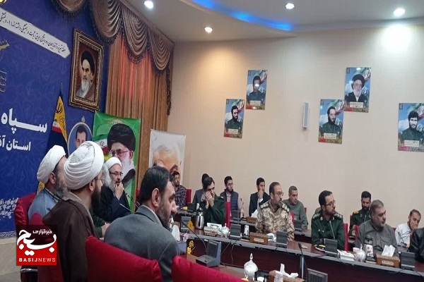 بسیج امروز باید از انقلاب و ولایت جانانه دفاع کند بسیج امروز باید از انقلاب و ولایت جانانه دفاع کند