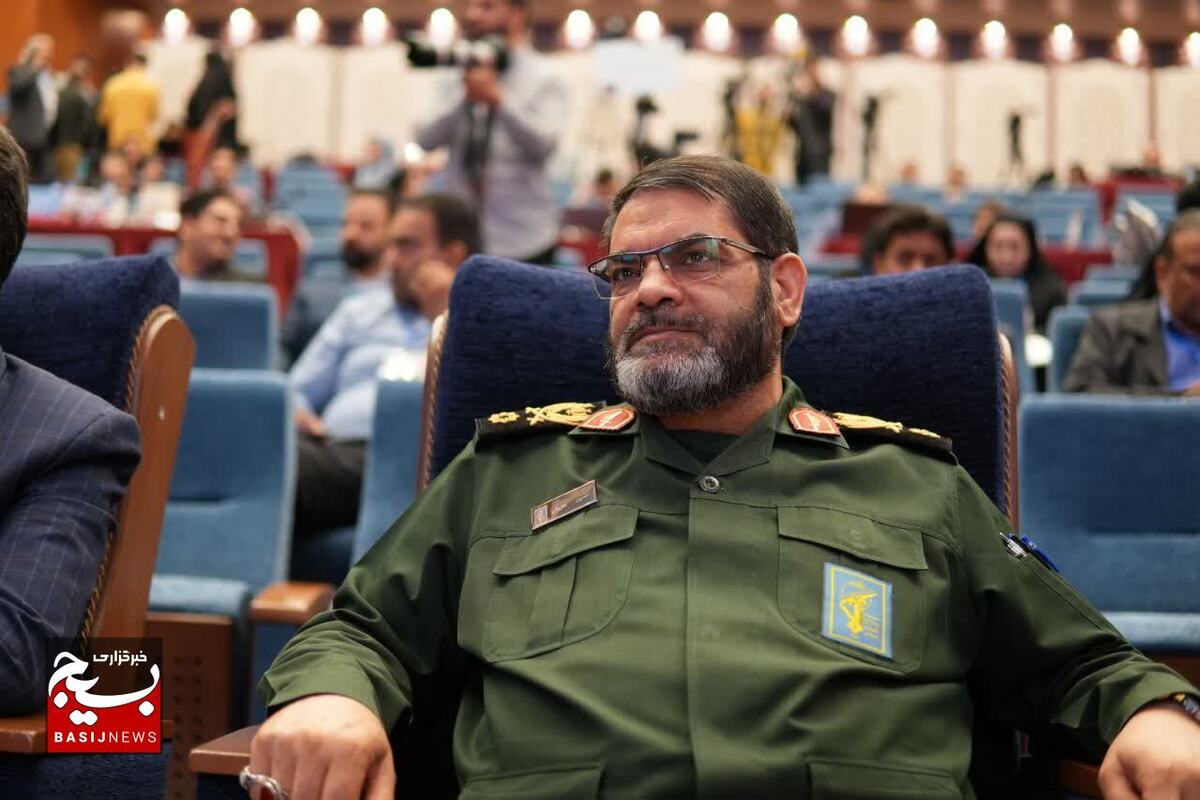 انقلاب اسلامی با ملت عزیز تعریف می‌شود