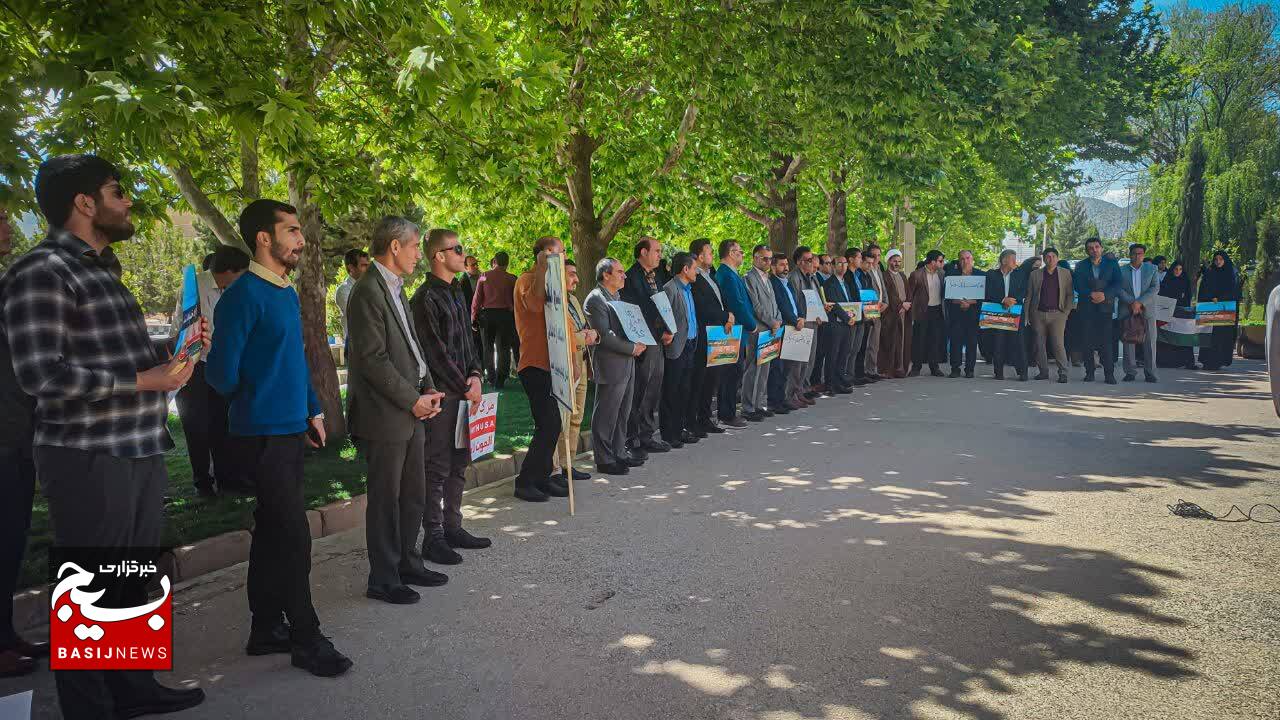 اجتماع دانشجویان کهگیلویه و بویراحمد در محکومیت تعرض به دانشجویان و اساتید حامی فلسطین در آمریکا و اروپا اجتماع دانشجویان کهگیلویه و بویراحمد در محکومیت تعرض به دانشجویان و اساتید حامی فلسطین در آمریکا و اروپا