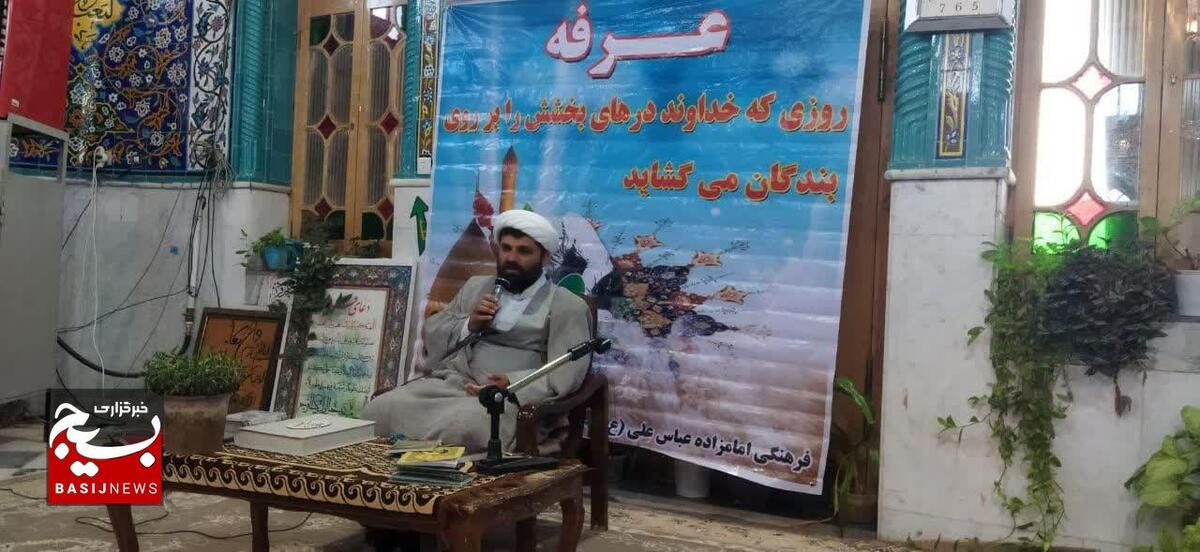 آیین معنوی قرائت دعای عرفه در امامزاده عباسعلی برجویی