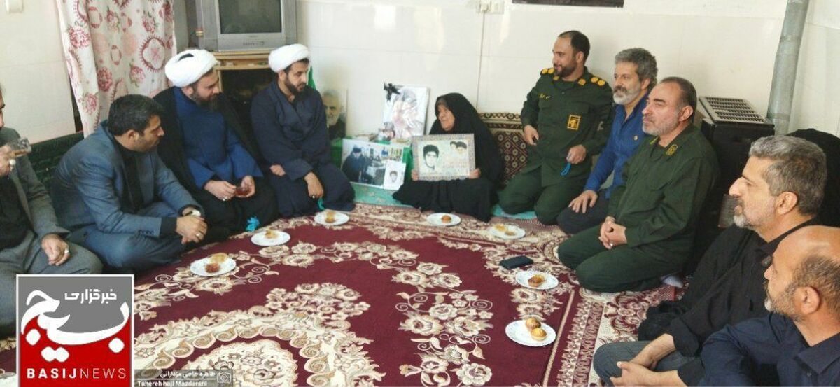 دیدار مسئولان شهرستان فیروزکوه با خانواده شهید «سیدابوالفضل دریاباری»