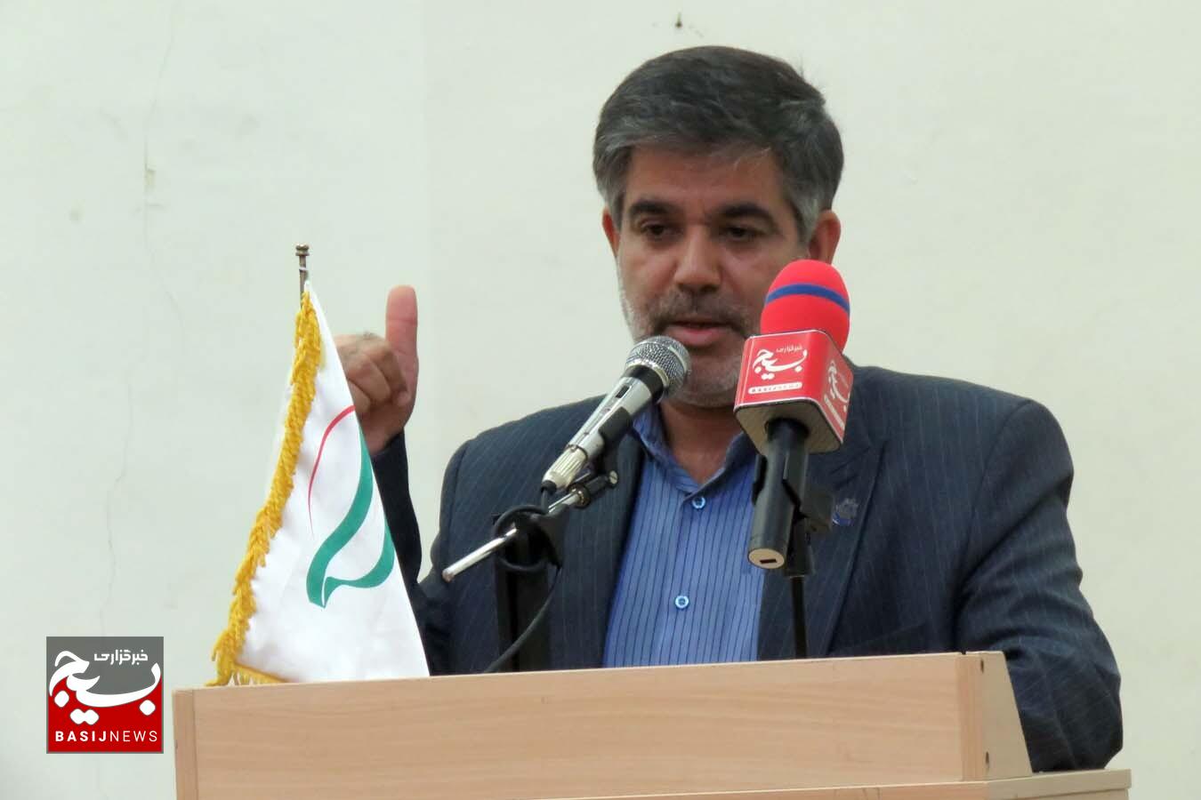 اساتید مسائل ضروری کشور را شناسایی کنند