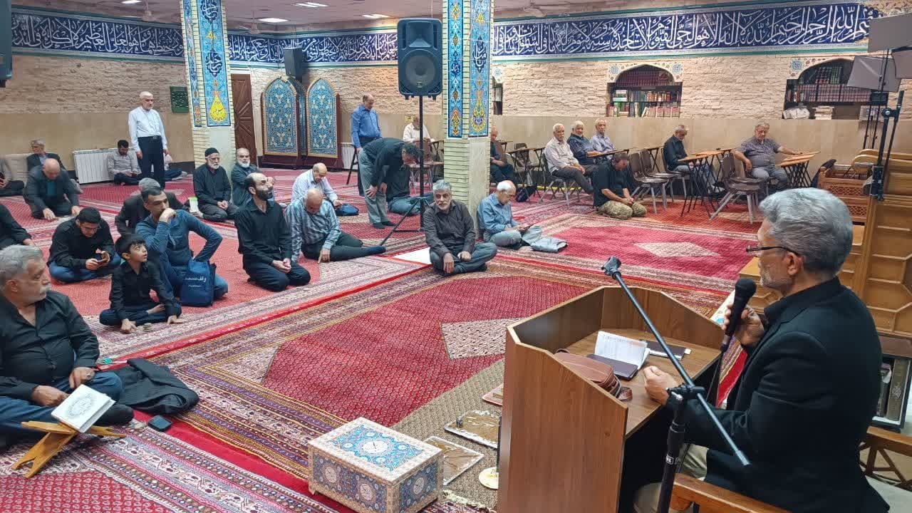 مردم در محله‌های تهران عزادار رئیس جمهور شهیدشان بودند + عکس