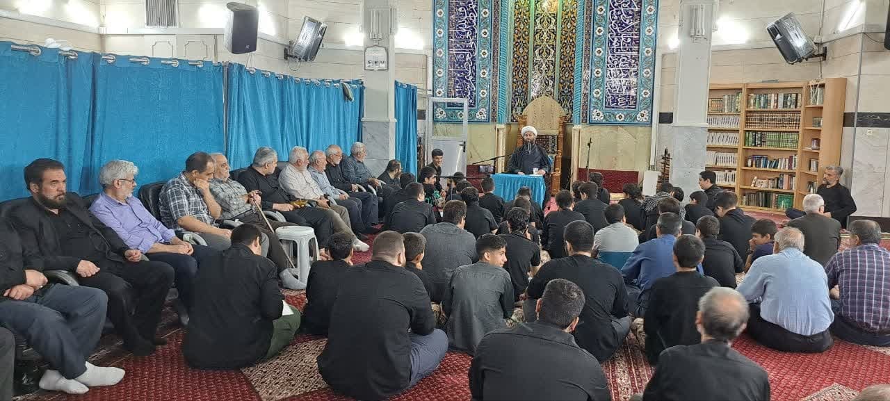 مردم در محله‌های تهران عزادار رئیس جمهور شهیدشان بودند + عکس