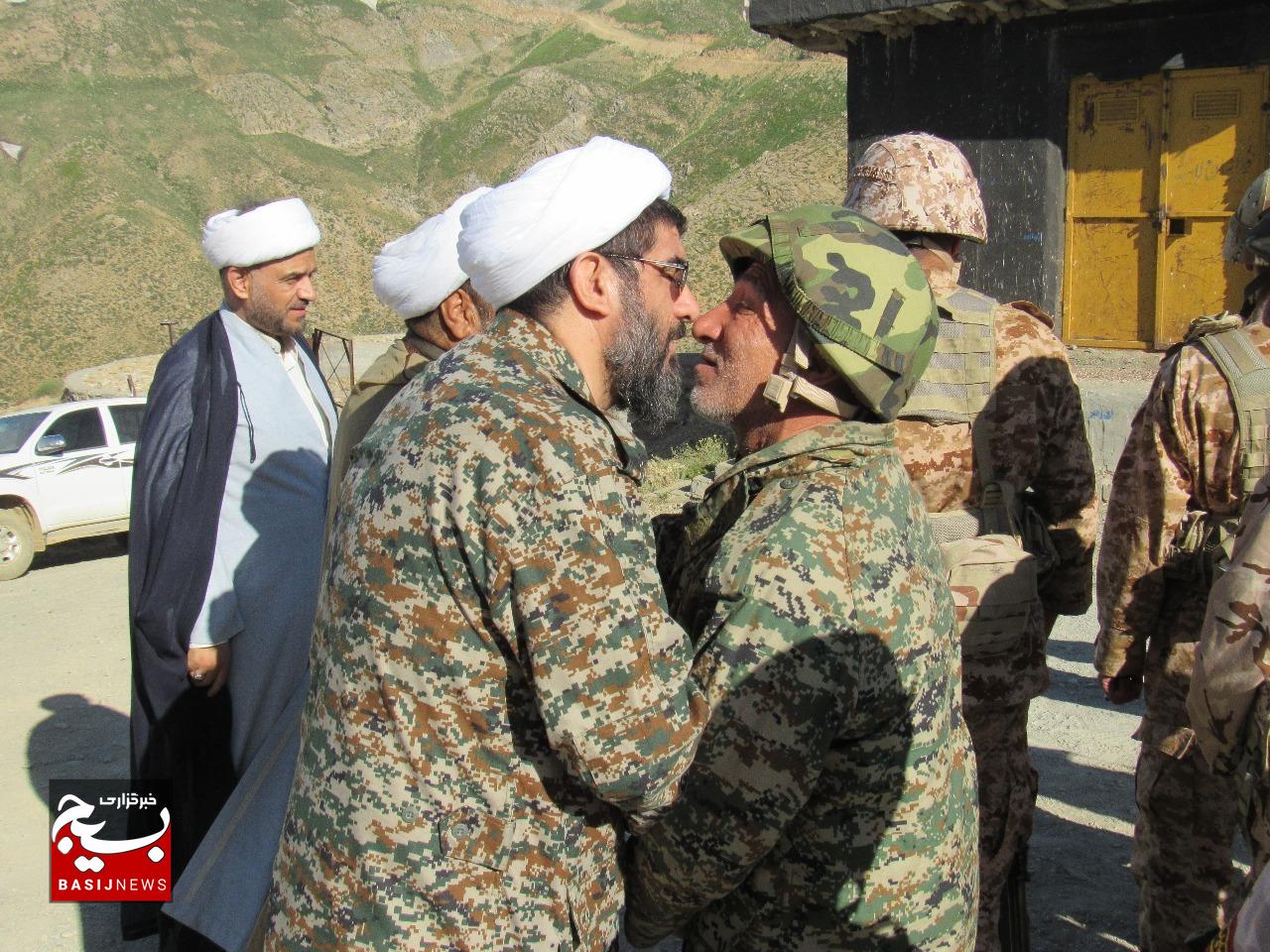 بازدید مسئول دفتر نمایندگی ولی فقیه سپاه استان با رزمندگان مناطق مرزی تیپ 36 انصارالمهدی(عج)