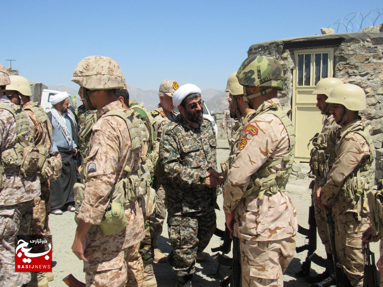 بازدید مسئول دفتر نمایندگی ولی فقیه سپاه استان با رزمندگان مناطق مرزی تیپ 36 انصارالمهدی(عج)
