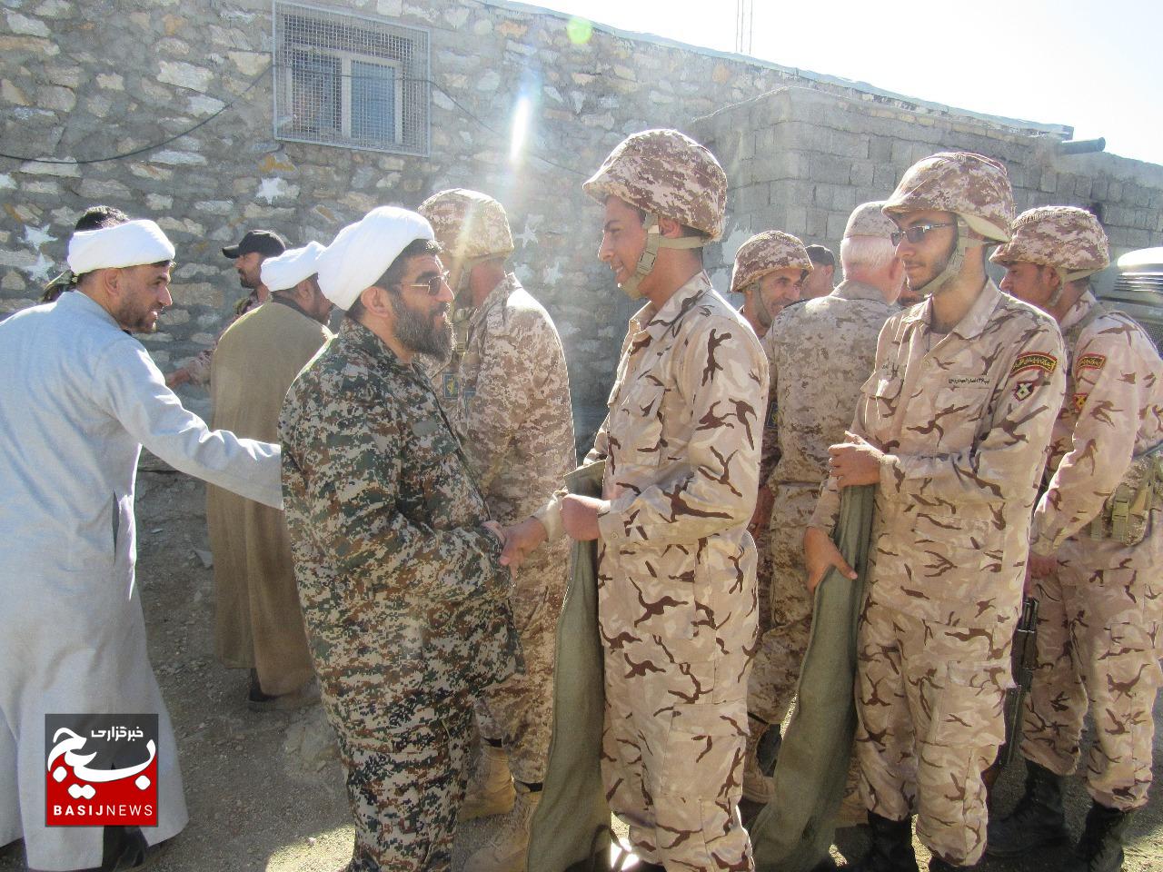 بازدید مسئول دفتر نمایندگی ولی فقیه سپاه استان با رزمندگان مناطق مرزی تیپ 36 انصارالمهدی(عج)