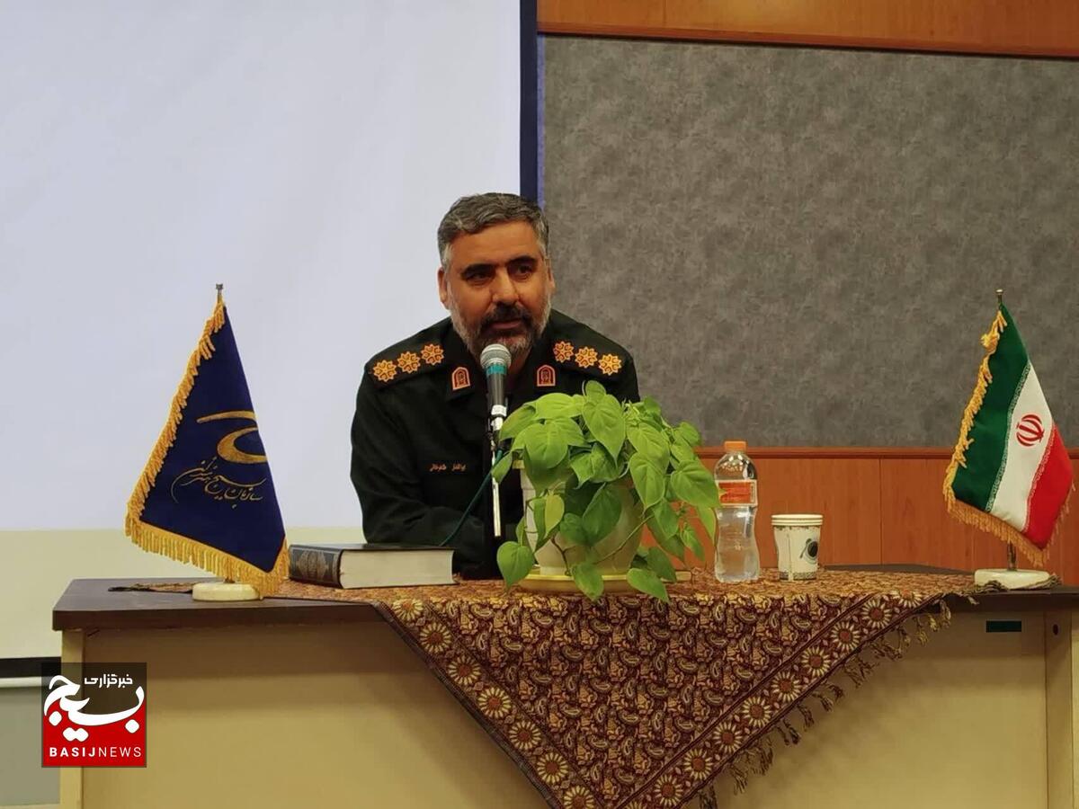 انقلاب اسلامی برگرفته از نهضت مکتبی عاشوراست