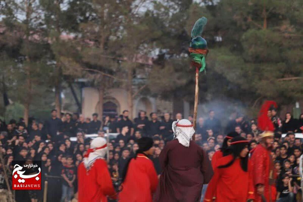 مراسم تعزیه ظهر عاشورا به همت کانون بسیج هنرمندان شهرستان بجستان برگزار شد