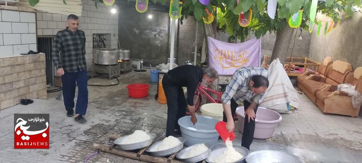 پخت و تقدیم 5500 پرس غذای نذری غدیر در اشکفتک