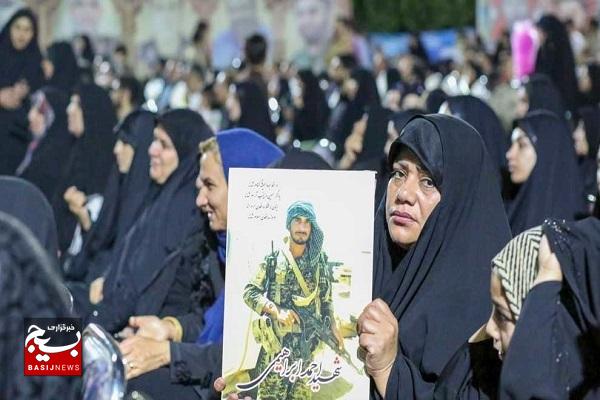 حاج قاسم و مدافعان حرم، داعش را به زباله‌دان تاریخ فرستادند