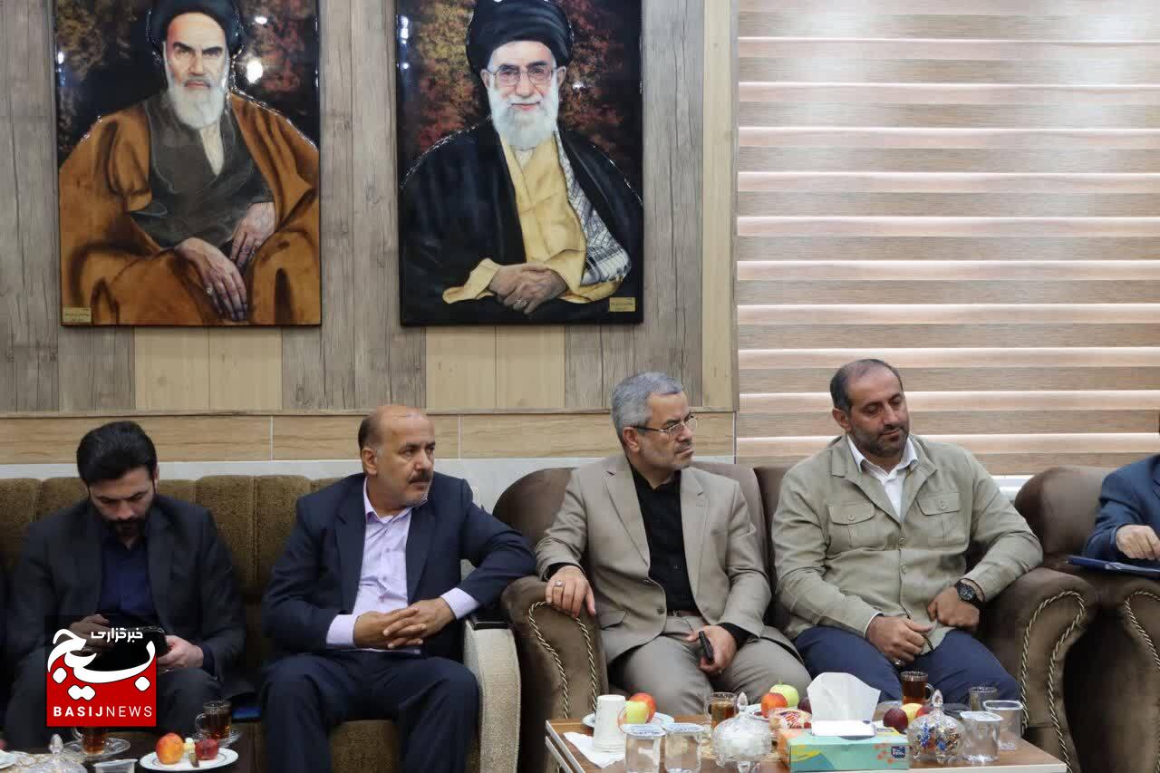 نشست هم اندیشی وهم افزایی برای برگزاری دومین کنگره ملی ۸ هزار شهید گیلان نشست هم اندیشی وهم افزایی برای برگزاری دومین کنگره ملی ۸ هزار شهید گیلان
