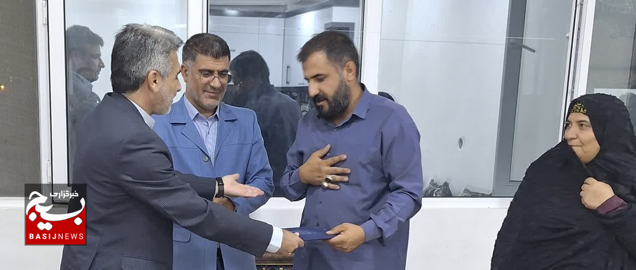 تجلیل سازمان بسیج حقوق دانان و مرکز وکلای استان از خانواده شهید اورنگ