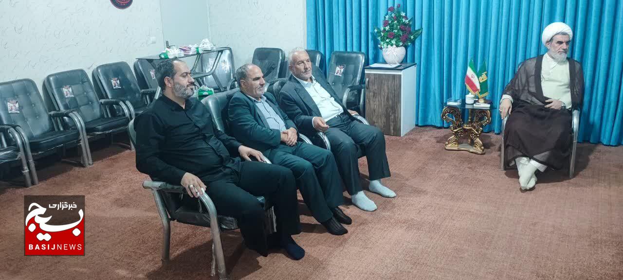 تداوم آزادگی و استمرار پاسداری از انقلاب اسلامی از رسالت های آزادگان است تداوم آزادگی و استمرار پاسداری از انقلاب اسلامی از رسالت های آزادگان است