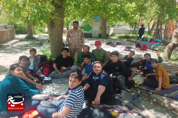 از اجرای طرح‌های تربیتی در مدارس همدان تا اهدا پلاک‌های شهدایی به دانش‌آموزان