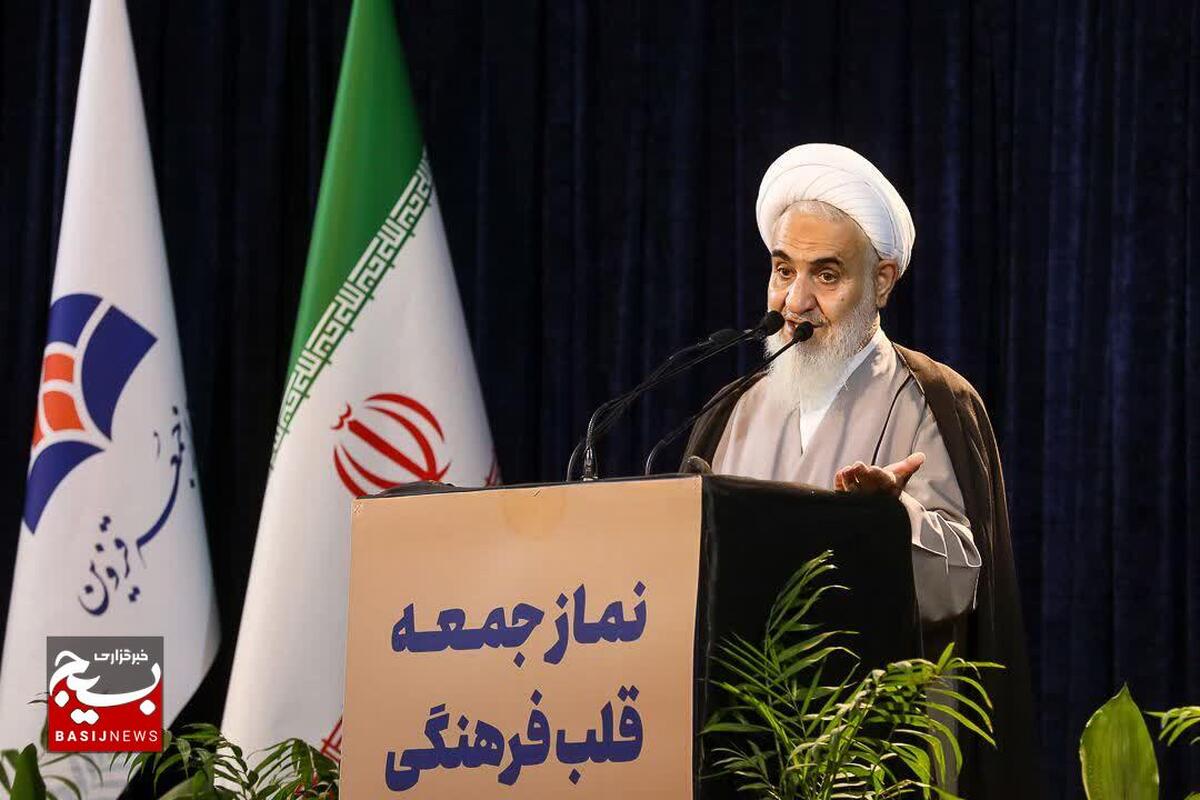 نماز انسان را از فحشا و منکر حفظ می‌کند / نماز جمعه بین انسان با قرآن و نماز ارتباط برقرار می‌کند