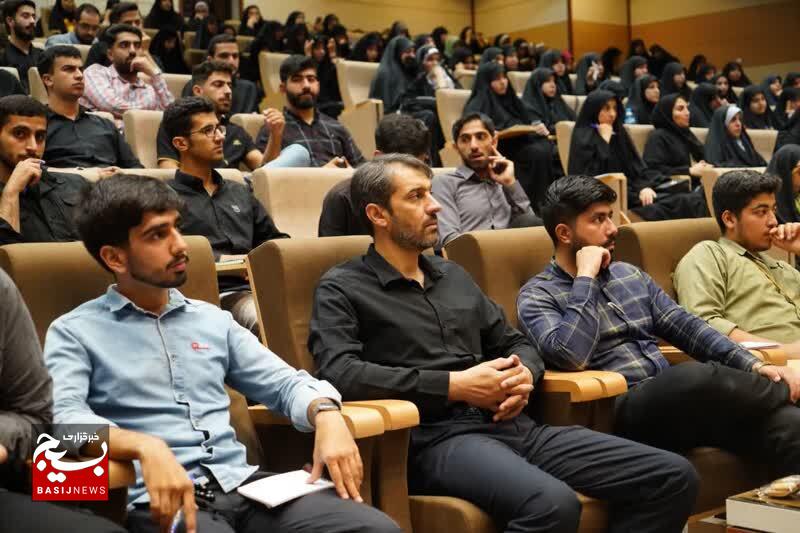 دوره مکتبی، بصیرتی خط امام استانی(ره) با شرکت ۲۷٠ نفر از دانشجویان لرستانی