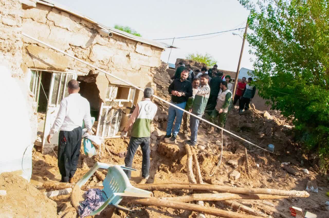 امداد رسانی به روستای سیل زده هزار دره سروستان