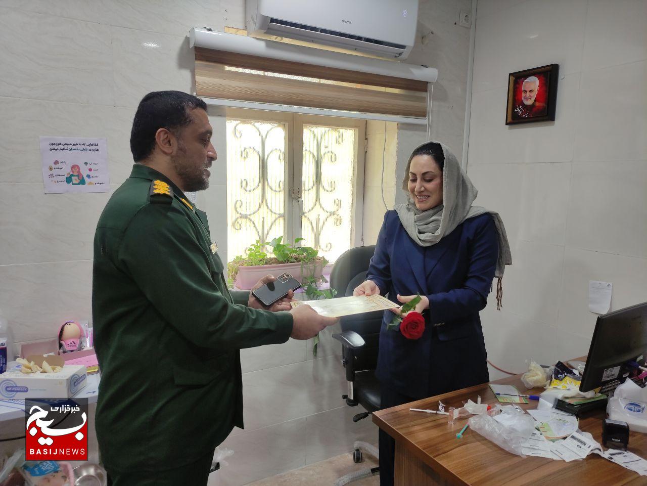 تقدیر فرمانده سپاه دیّر از پزشکان درمانگاه شهید فخرایی به مناسبت روز پزشک