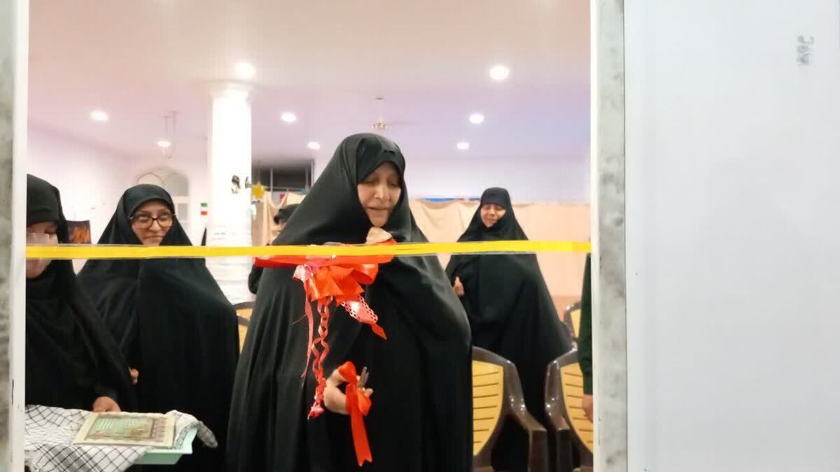 زینب فرخ مسئول بسیج جامعه زنان استان قم، در بحث کارآفرینی برای بانوان،همچنان اولویت اول ما خانه و خانواده است