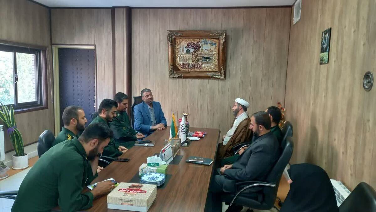 مسئولان سپاه ناحیه مهدیشهر با فرماندار این شهرستان دیدار کردند