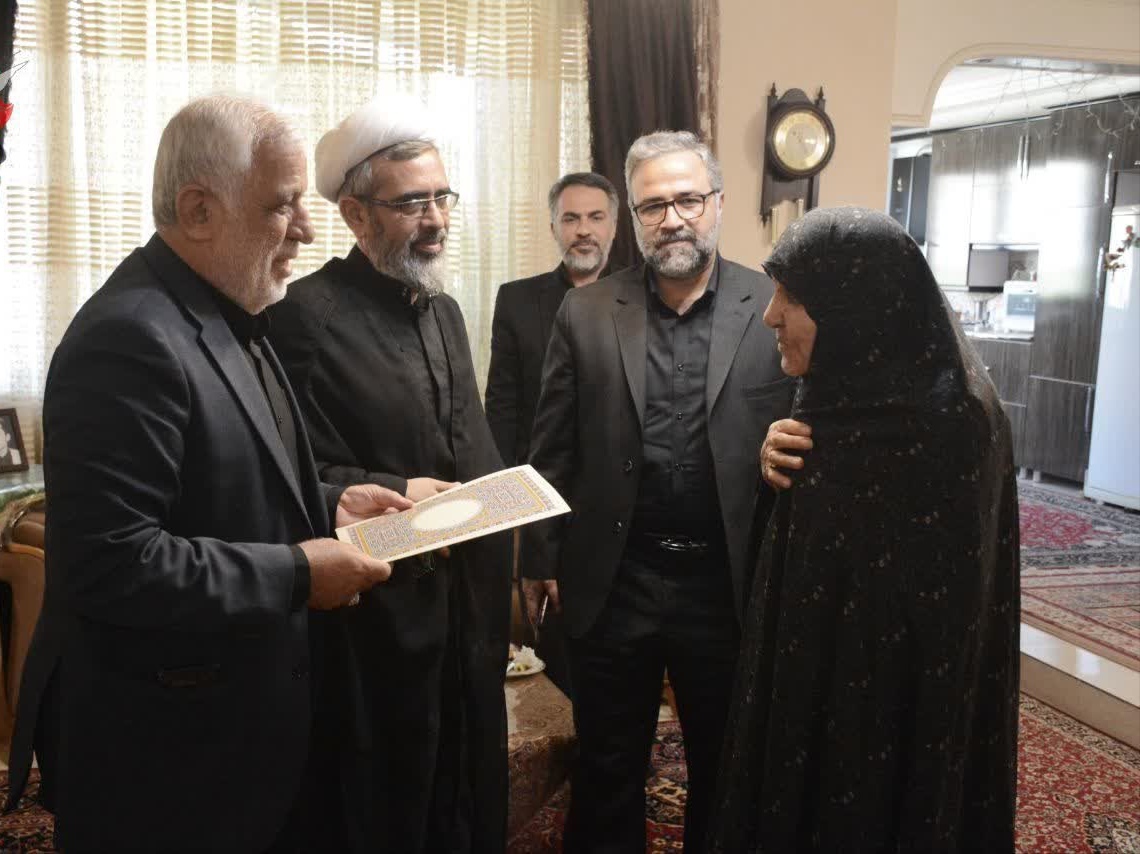تا زنده هستیم راه شهدا را ادامه خواهیم داد